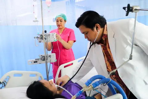 Thuê người chăm bệnh nhân tại bệnh viện TP.HCM — chăm sóc người bệnh bên giường