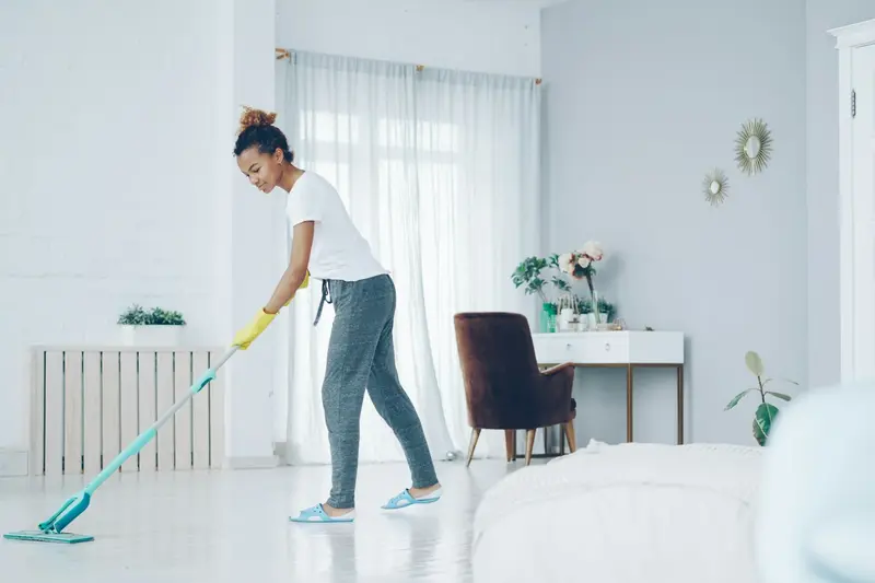 Tìm giúp việc nhà theo giờ ở Hóc Môn TP.HCM — lau sàn căn hộ bằng cây lau nhà