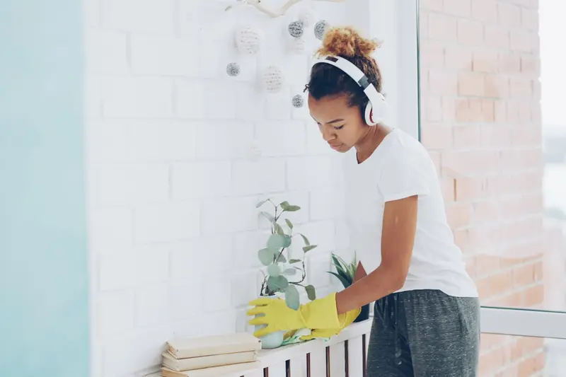 Dọn nhà theo giờ Gò Vấp TP.HCM — lau bụi kệ và góc khuất cạnh cửa sổ